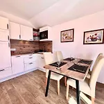 In 42430 Apartment *