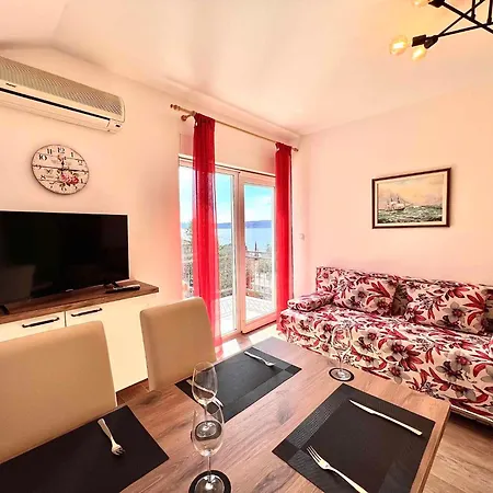 In 42430 Apartment Dramalj